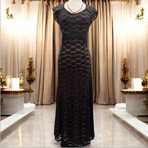 Miusol Black Lace Overlay Nude Illusion Cap Sleeve Long Maxi Dress | Size Large